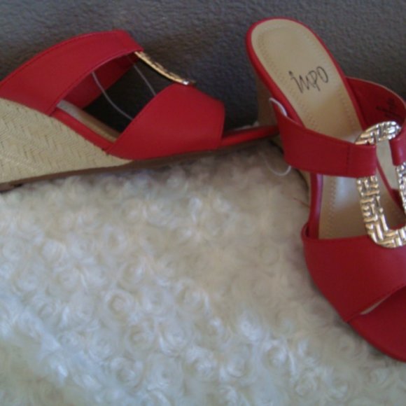 New Impo Red & Gold Wedge Slip On Shoes sz 5.5 - Picture 3 of 6